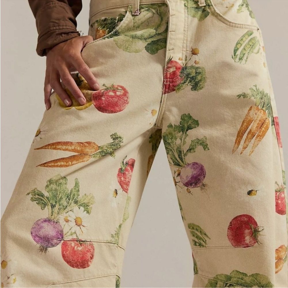 FREE PEOPLE WE THE FREE Good Luck Printed Barrel Jeans Veggies Garden - Picture 4 of 7